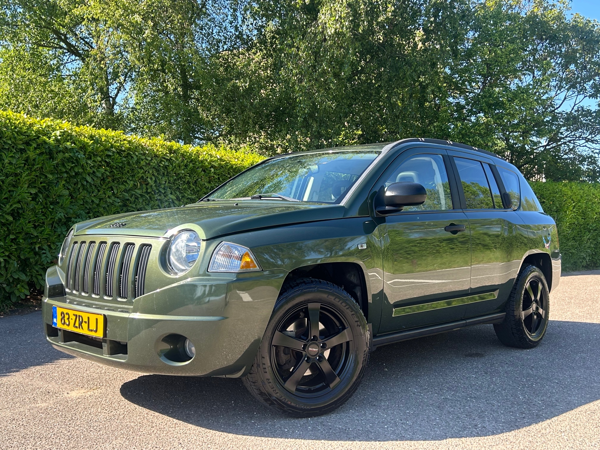 Jeep Compass 2.4 Limited | Youngtimer | Black Pack | Schuif-/Kanteldak | Apple CarPlay/Android Auto | Trekhaak | Airco | Cruise | 44453991-0.jpg | Auto rijser